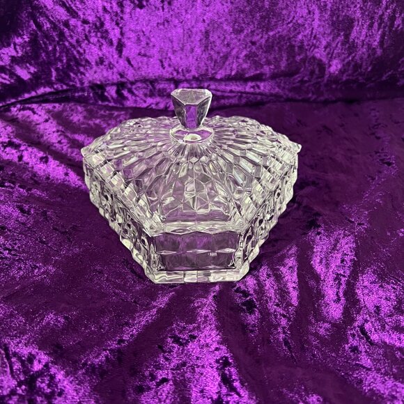 Clear Glass Triangular Display Dish with Lid – Vintage Cut Crystal Style - Picture 6 of 6